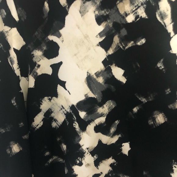 Floral Print Black And White MIDI Dress with gathered waist Comfortable - Picture 5 of 6